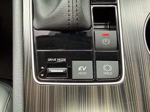 Used 2023 Toyota Sienna Limited image 34