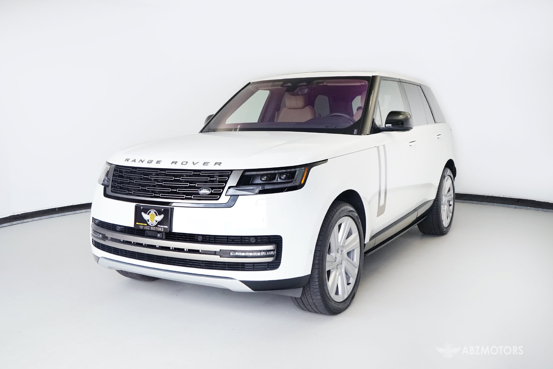 Used 2023 Land Rover Range Rover SE AWD/4WD image 2