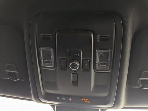 Used 2025 GMC Yukon Denali image 25