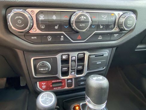 Used 2025 Jeep Wrangler Unlimited Sport AWD/4WD image 29