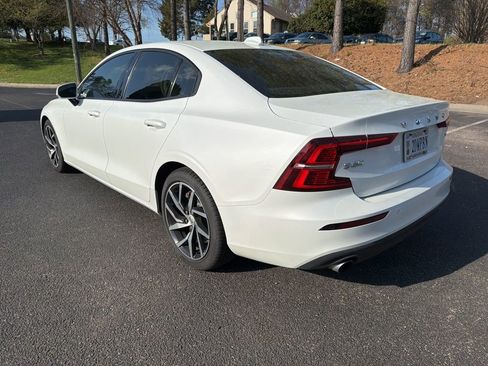 Used 2020 Volvo S60 T5 Momentum image 5