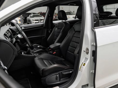 Used 2018 Volkswagen GTI SE w/ SE Leather Package image 31