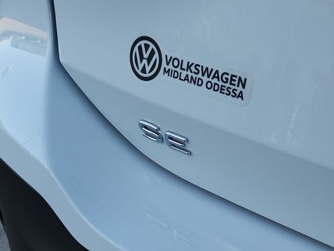 New 2026 Volkswagen Tiguan SE image 10