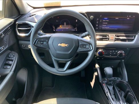 Used 2025 Chevrolet TrailBlazer LT FWD image 5