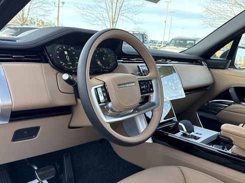New 2025 Land Rover Range Rover SE image 10