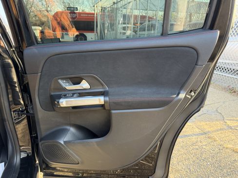 Used 2021 Mercedes-Benz GLB 35 AMG 4MATIC image 38