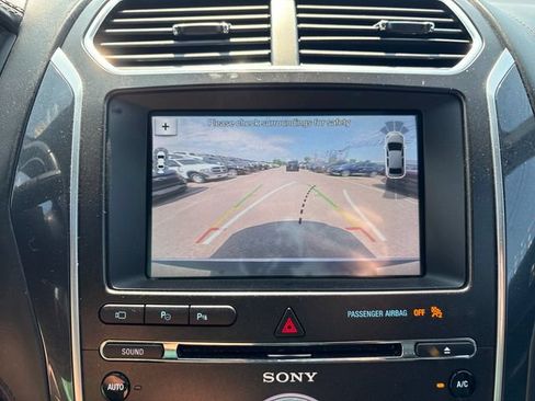 Used 2018 Ford Explorer Platinum AWD/4WD image 17