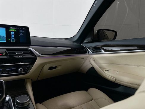 Used 2021 BMW 530i xDrive 530i xDrive w/ Premium Package image 23