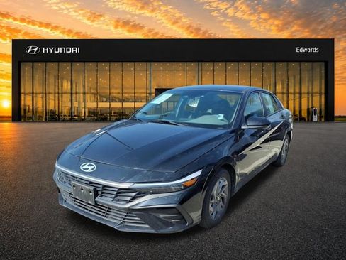 Used 2024 Hyundai Elantra SEL FWD image 1