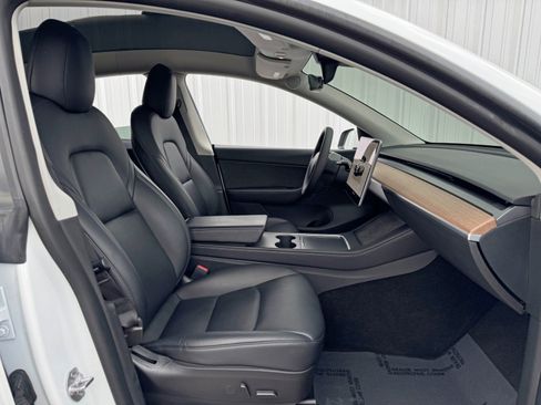 Used 2022 Tesla Model Y Performance image 16