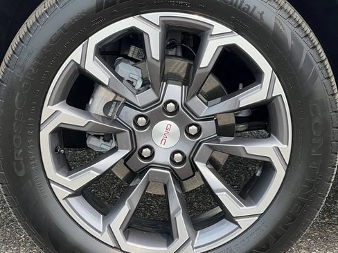 Used 2025 GMC Terrain Elevation w/ Elevation Premium Package AWD/4WD image 7
