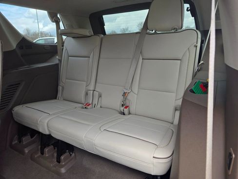 Used 2021 GMC Yukon Denali w/ Denali Premium Package image 9