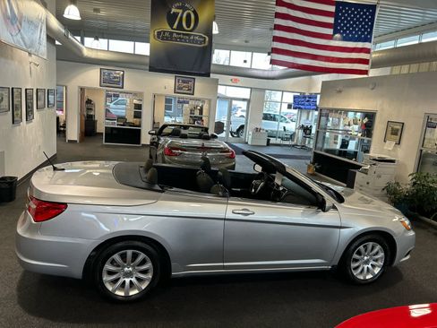 Used 2011 Chrysler 200 Touring w/ Cold Weather Group image 2