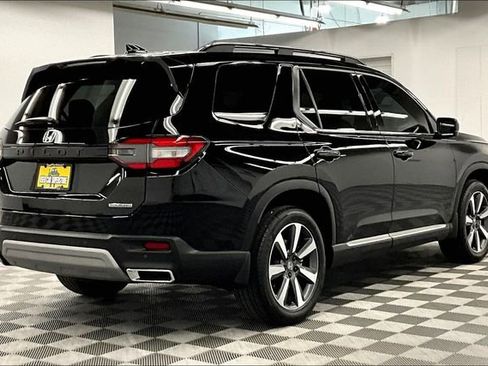Used 2025 Honda Pilot Touring image 14