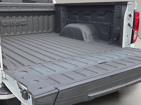 Used 2024 GMC Sierra 1500 Elevation w/ Elevation Premium Package image 9