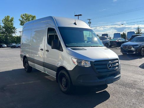 Used 2023 Mercedes-Benz Sprinter 2500 image 4