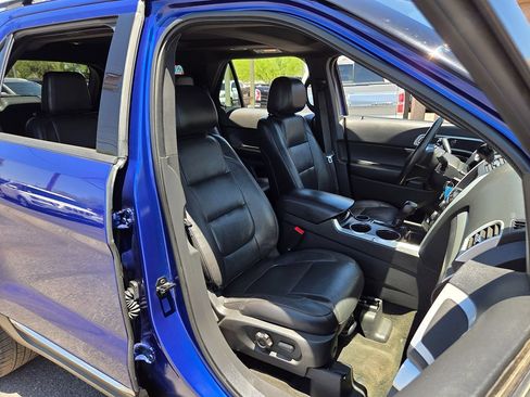 Used 2014 Ford Explorer XLT w/ Equipment Group 202A FWD image 41