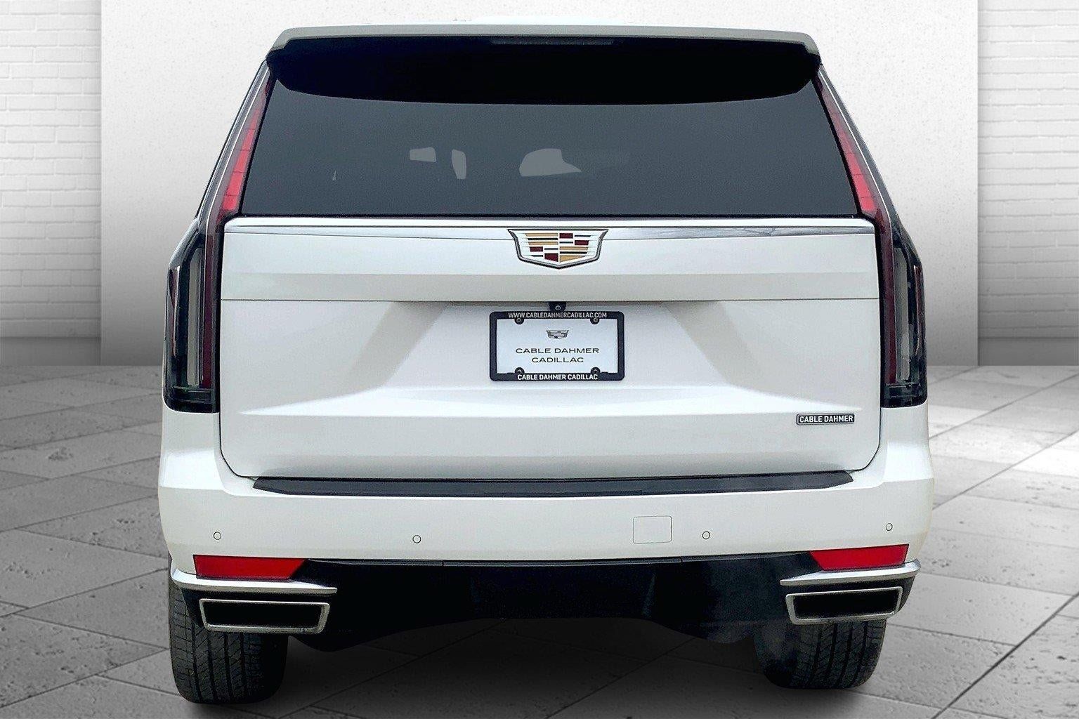 Used 2022 Cadillac Escalade Luxury AWD/4WD image 3