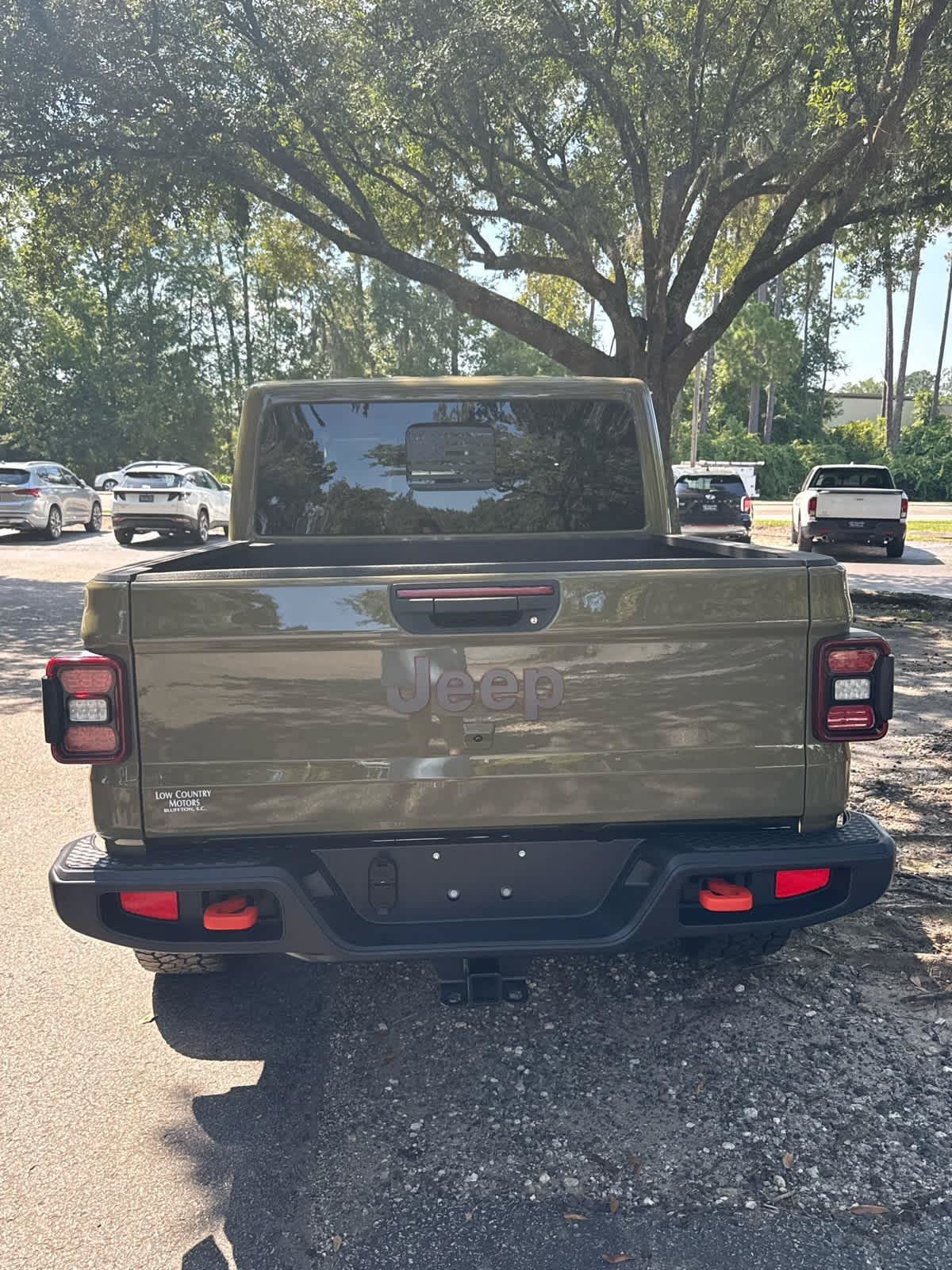 Used 2025 Jeep Gladiator Mojave w/ Convenience Group AWD/4WD image 4