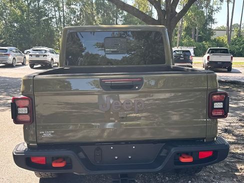 Used 2025 Jeep Gladiator Mojave w/ Convenience Group AWD/4WD image 4