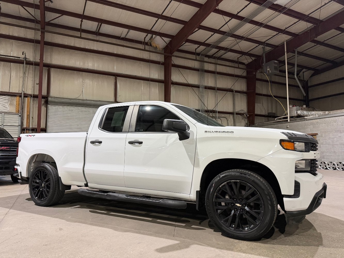Used 2020 Chevrolet Silverado 1500 Custom w/ Custom Value Package AWD/4WD image 3
