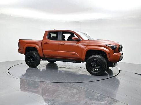 Used 2025 Toyota Tacoma TRD Sport image 3