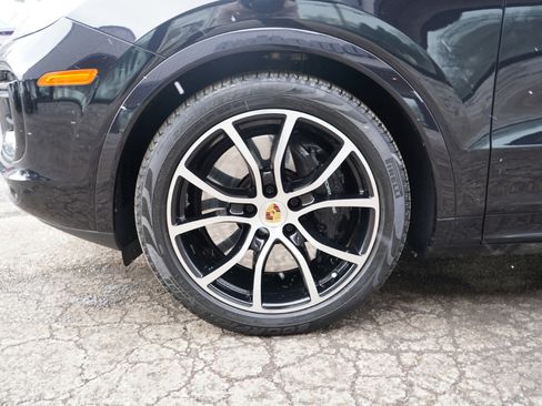 Used 2021 Porsche Cayenne Turbo image 16