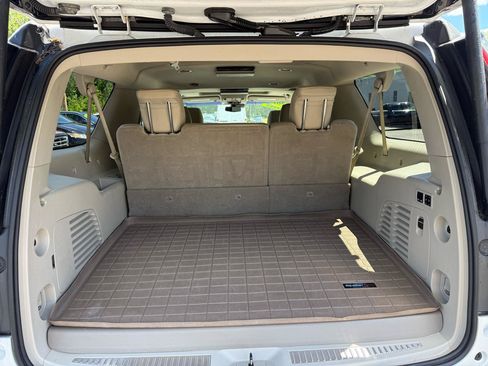 Used 2017 Cadillac Escalade ESV Premium Luxury AWD/4WD image 26