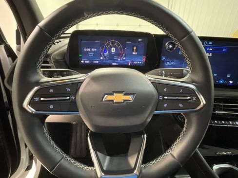 Used 2025 Chevrolet Traverse LT AWD/4WD image 37