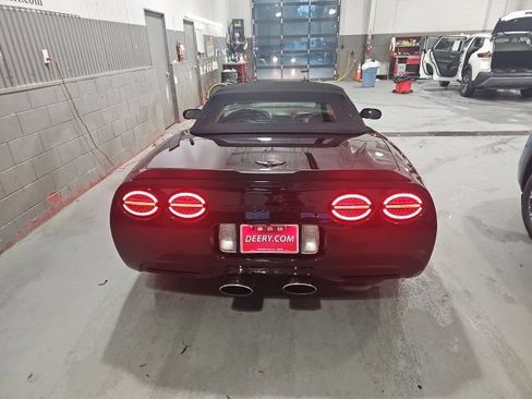 Used 2000 Chevrolet Corvette Convertible w/ Memory Pkg RWD image 4