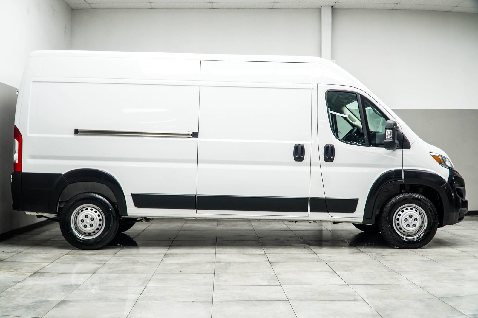 Used 2024 RAM ProMaster 2500 w/ Convenience Group FWD image 7