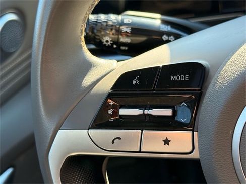 Used 2024 Hyundai Elantra SEL w/ Convenience Package image 13