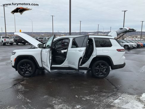 Used 2024 Jeep Grand Cherokee L Altitude image 35