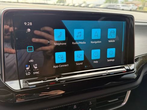 New 2026 Volkswagen Atlas Cross Sport SE image 12