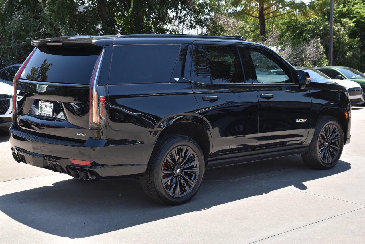 Used 2023 Cadillac Escalade V w/ LPO, ONYX Package AWD/4WD image 7
