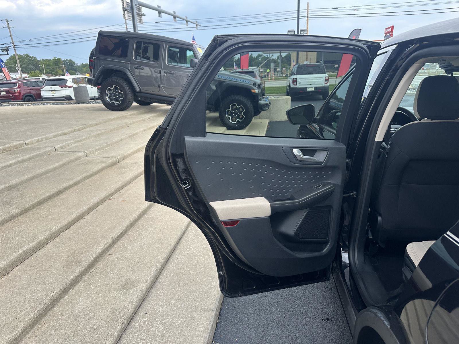 Used 2020 Ford Escape SE FWD image 26