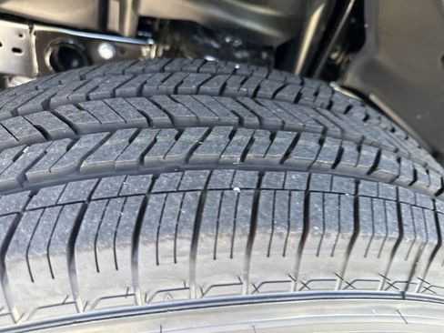 New 2025 Jeep Gladiator Sport image 17