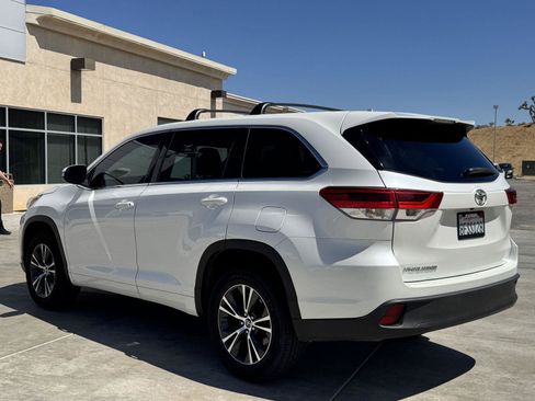 Used 2018 Toyota Highlander LE FWD image 4