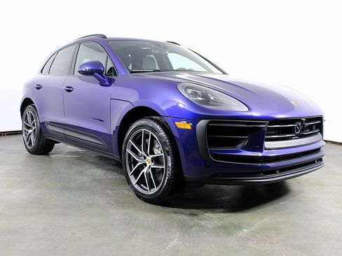 Certified 2025 Porsche Macan image 8
