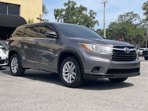 Used 2016 Toyota Highlander LE FWD image 10