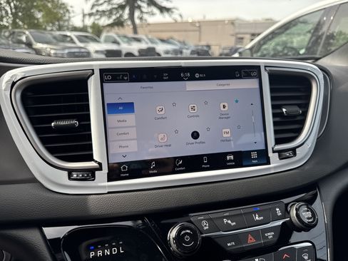 New 2026 Chrysler Voyager LX image 27