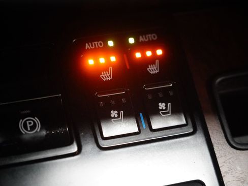 Used 2021 Lexus RX 350L Premium w/ Premium Package image 30