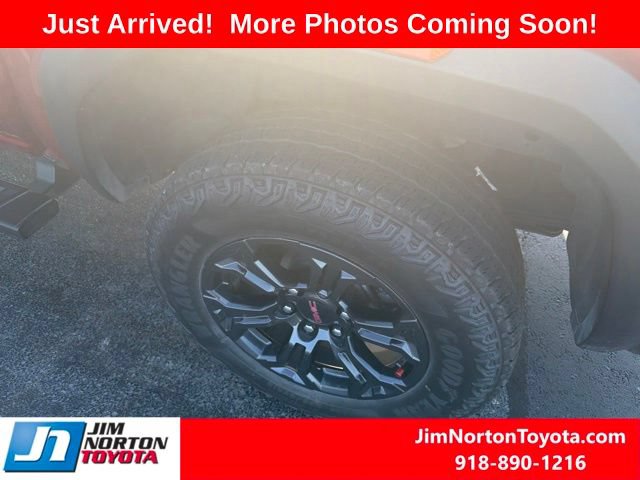 Used 2024 GMC Canyon Elevation w/ Convenience Package RWD image 9