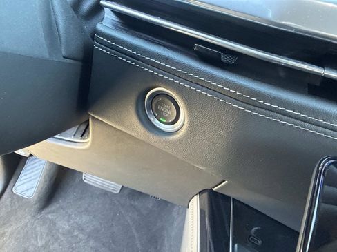 Used 2025 Cadillac Escalade ESV Sport image 33