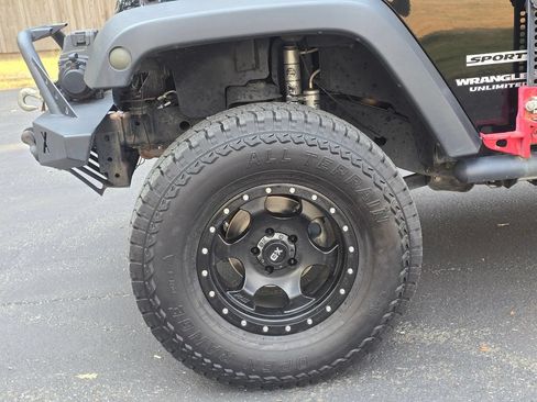 Used 2017 Jeep Wrangler Unlimited Sport w/ Quick Order Package 24S AWD/4WD image 10