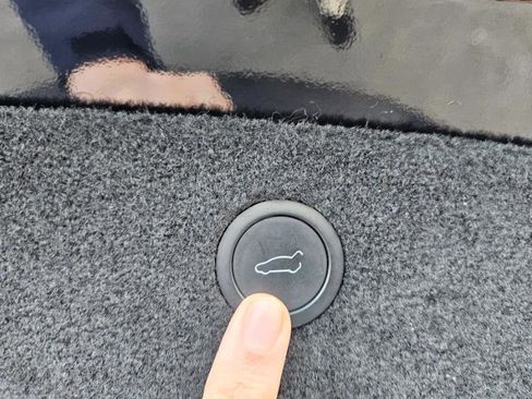 Used 2022 Tesla Model X image 69