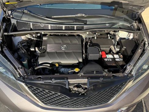 Used 2013 Toyota Sienna SE w/ Premium Pkg w/Entune FWD image 26