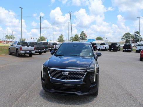 Used 2024 Cadillac XT4 Premium Luxury AWD/4WD image 4