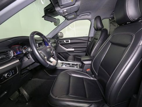 Used 2023 Ford Explorer XLT w/ Equipment Group 202A image 38