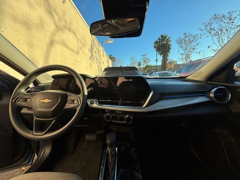 Used 2025 Chevrolet Trax LT image 33